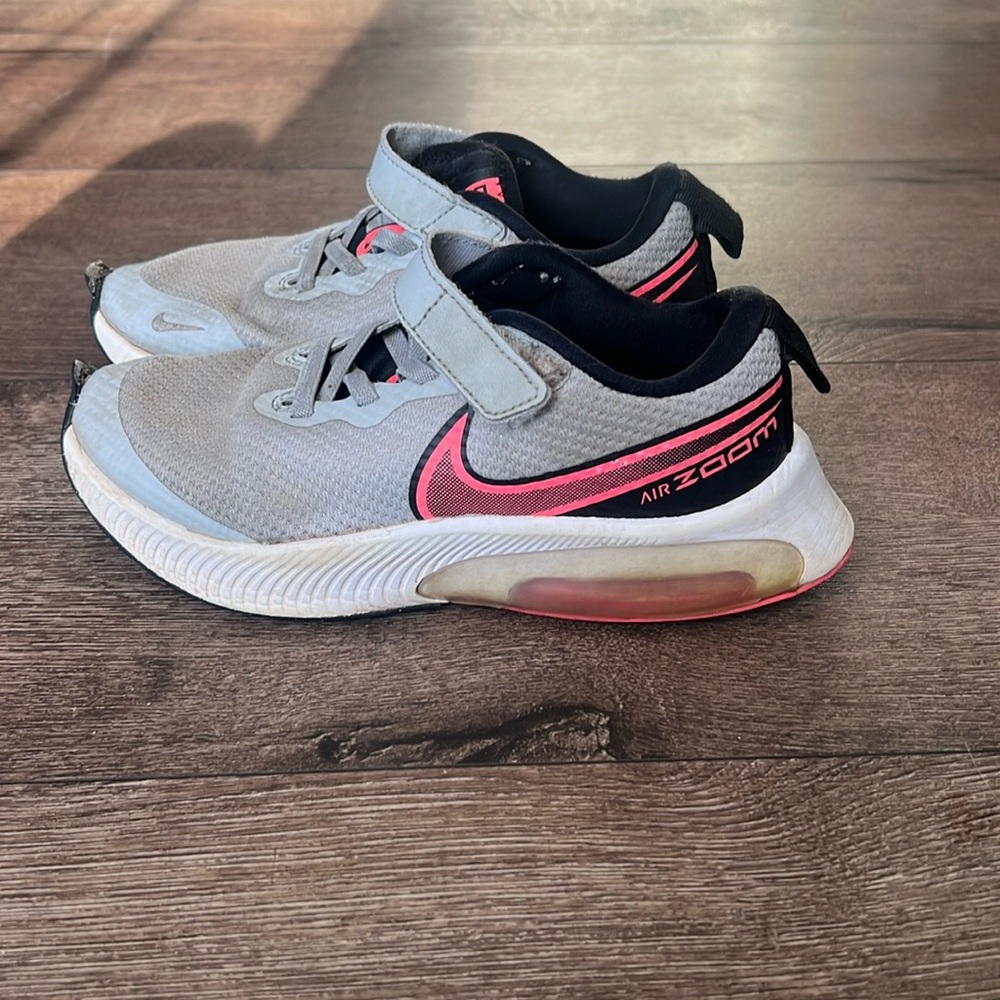 Nike Zoom Tennis Shoes